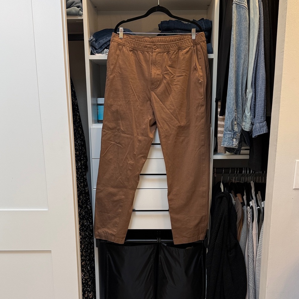 Vuori Men's Chinos in Brown